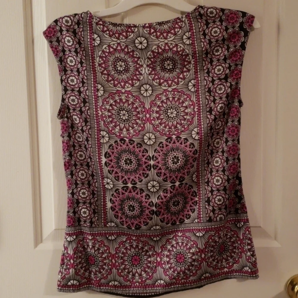 Limited Sleeveless Top - Picture 5 of 7